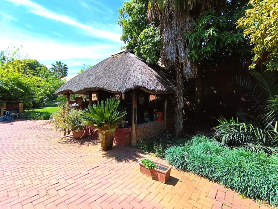 4 Bedroom Property for Sale in Langenhovenpark Free State